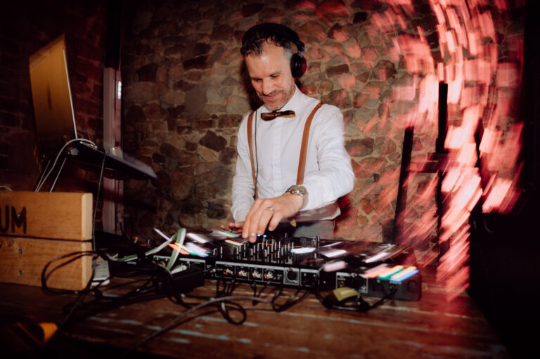 DJ-Ralf-Esser-Hochzeits-DJ-Hochzeitsparty-Hochzeitfeiern-Wedding-DJ-Scheunentraum